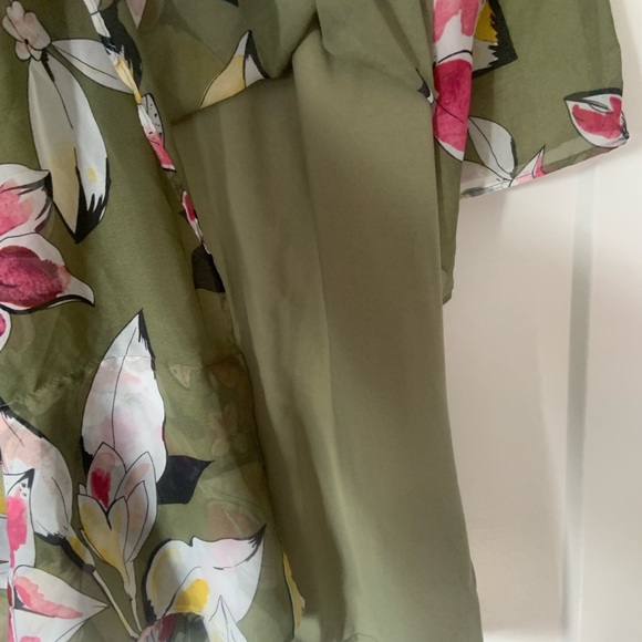 LAURA sheer flowy floral top with built in tank top - Picture 5 of 5